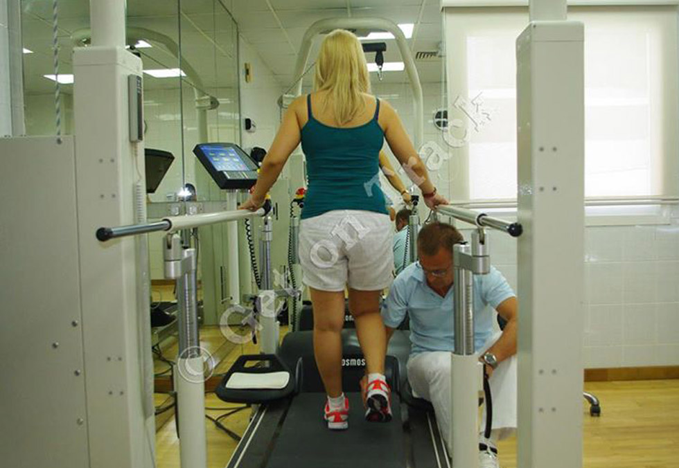 Does the speed of the treadmill influence the training effect in people learning to walk after stroke?